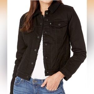 Like new Levi’s Original Women’s Sherpa Trucker Jacket